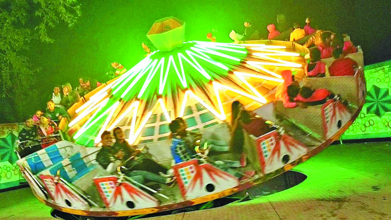 फन वर्ल्ड फेयर देशी-विदेशी झूले बने छोटे-बड़ों सबकी पहली पसंद