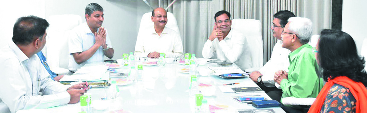 सीव्हीओ सीएमपीएफओ धनबाद द्वारा एसईसीएल सीएमपीएफ संबंधित लंबित प्रकरणों पर समीक्षा