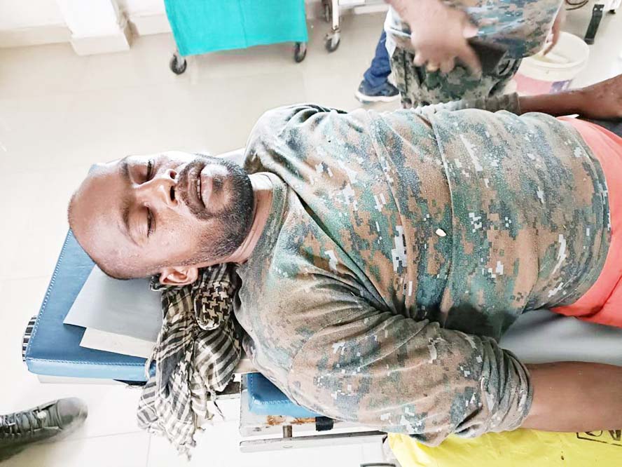 प्रेशर बम की चपेट में जवान जख्मी, रायपुर भेजा