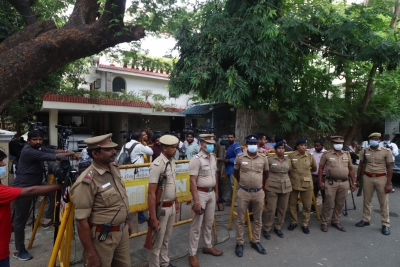 प्रेमी संग मिलकर मां बेचती थी अपनी नाबालिग बेटी का भ्रूण, गिरफ्तार प्रेमी संग मिलकर मां बेचती थी अपनी नाबालिग बेटी का भ्रूण, गिरफ्तार