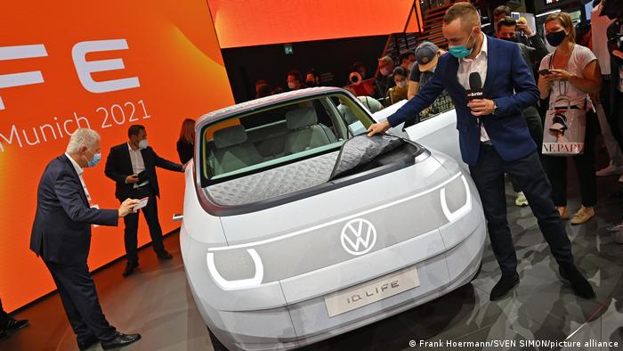 बैटरी बनाम ई-फ्यूलः कौन है बेहतर?