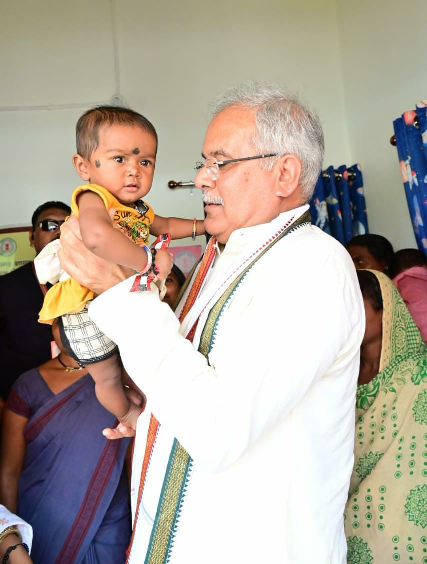 अरे! मेरा कॉलर पकड़ ली ये तो, सीधा सीधा मुख्यमंत्री का कॉलर पकड़ लिया..