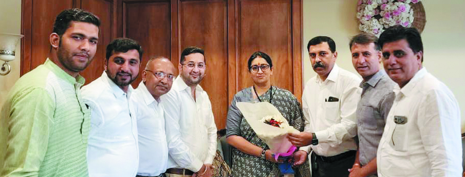 पारवानी के नेतृत्व में केन्द्रीय मंत्री ईरानी से चेम्बर पदाधिकारियों की सौजन्य भेंट