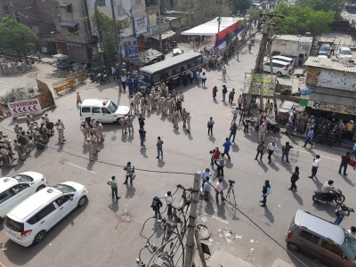 जहांगीरपुरी इलाके में पथराव, 2 लोग हिरासत में जहांगीरपुरी इलाके में पथराव, 2 लोग हिरासत में