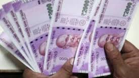     अमेरिकी डॉलर के मुकाबले रुपया दिन के कारोबार में 77.81 के रिकॉर्ड निचले स्तर पर