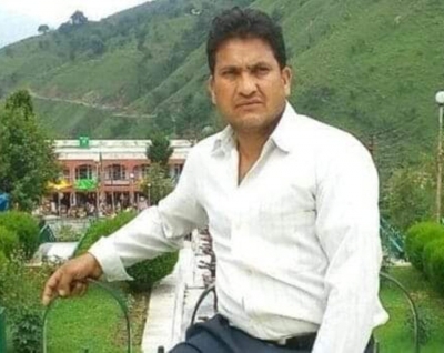 कश्मीर में आतंकवादियों ने पुलिसकर्मी को मारी गोली कश्मीर में आतंकवादियों ने पुलिसकर्मी को मारी गोली