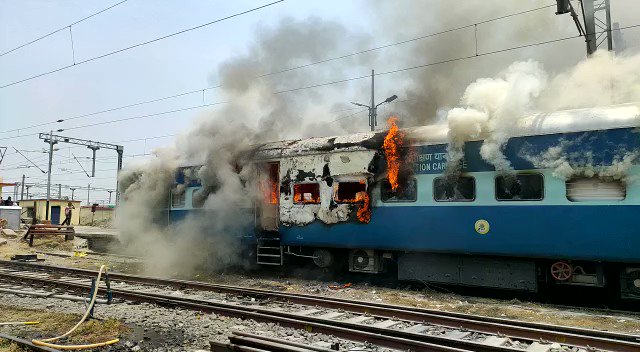 अभी भी वक्त है कि सरकारें चेत जाएं...