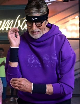 'जुग जुग जियो' के ट्रेंड 'नच पंजाबन' में शामिल हुए मेगास्टार अमिताभ बच्चन 'जुग जुग जियो' के ट्रेंड 'नच पंजाबन' में शामिल हुए मेगास्टार अमिताभ बच्चन