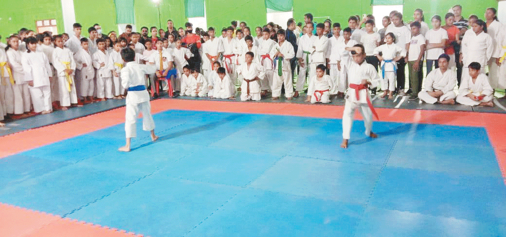 कराते स्पर्धा: राज्य के 400 स्कूली बच्चों ने लिया भाग