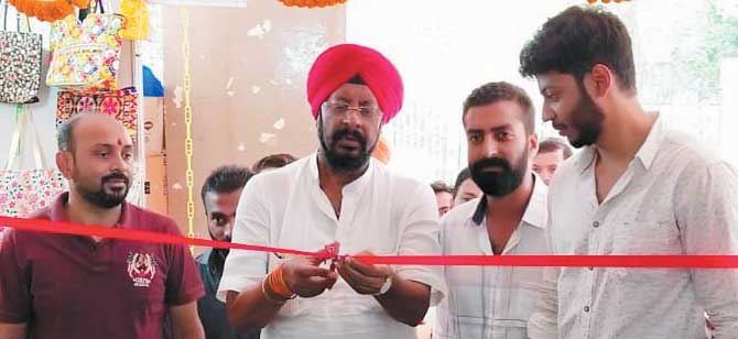 सिल्क विवर्स प्रदर्शनी के अंतिम 7 दिन, मिल रही 50 प्रतिशत छूट