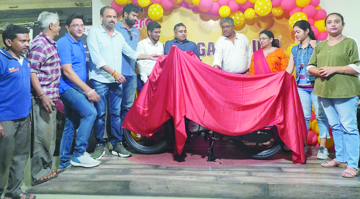 छत्तीसगढ़ हीरो में पैशन-एक्सटेक का भव्य लांच, सेगमेंट में पहले फीचर्स, ब्रांड विश्वसनीयता बनाते अलग-धुप्पड़