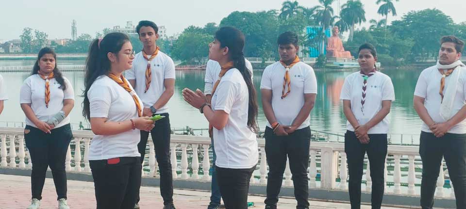 मैक द्वारा किशोरावस्था के महत्व पर नुक्कड़ नाटक