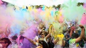 जर्मनी में होली के रंगों से सराबोर समर पार्टी