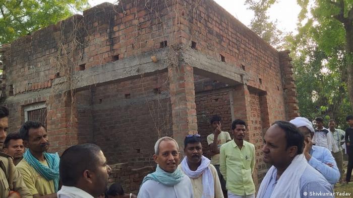 गाजीपुर के शिवकुमार से पूछिये सूचना के अधिकार कानून की हकीकत गाजीपुर के शिवकुमार से पूछिये सूचना के अधिकार कानून की हकीकत
