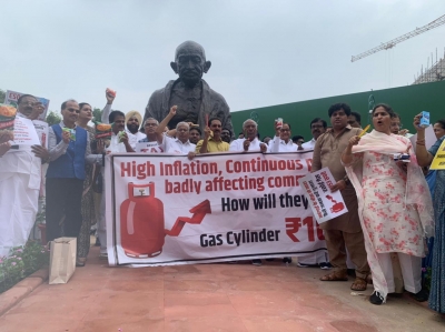 लोक सभा में लगातार पांचवे दिन भी हंगामा, सदन की कार्यवाही रही बाधित लोक सभा में लगातार पांचवे दिन भी हंगामा, सदन की कार्यवाही रही बाधित