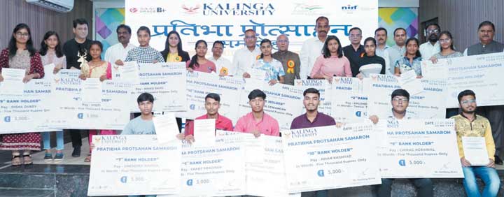 कलिंगा विवि ने किया मेधावी छात्रों को सम्मानित