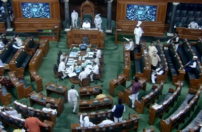 लोक सभा में हंगामा करने वाले कांग्रेस के चार सांसदों के खिलाफ कड़ी कार्रवाई- पूरे सत्र के लिए किया गया निलंबित