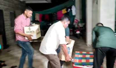 गुजरात : शराब कानून का उल्लंघन करने पर सब इंस्पेक्टर समेत 19 लोग गिरफ्तार गुजरात : शराब कानून का उल्लंघन करने पर सब इंस्पेक्टर समेत 19 लोग गिरफ्तार