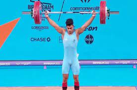 अचिंता शेउली ने भारत को भारोत्तोलन में तीसरा स्वर्ण दिलाया