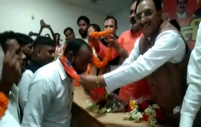 हरिद्वार में कांग्रेस और बसपा के 400 कार्यकर्ताओं ने भाजपा का दामन थामा