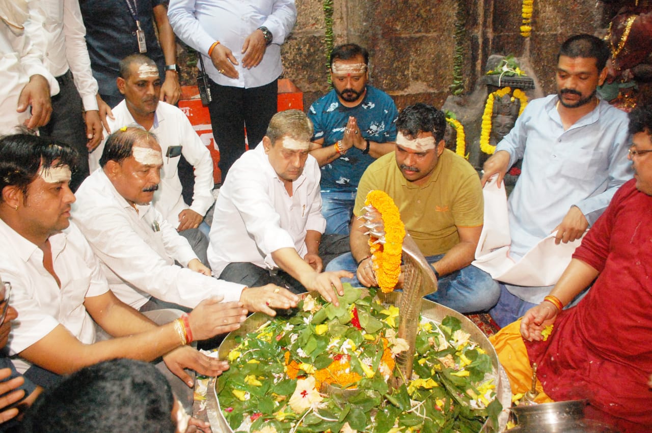 अकबर पहुंचे भोरमदेव मंदिर, पूजा-अर्चना