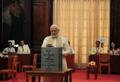 उपराष्ट्रपति चुनाव के लिए वोटिंग शुरू, प्रधानमंत्री नरेंद्र मोदी ने डाला पहला वोट उपराष्ट्रपति चुनाव के लिए वोटिंग शुरू, प्रधानमंत्री नरेंद्र मोदी ने डाला पहला वोट