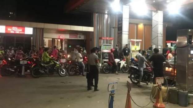 बांग्लादेश: तेल के दाम में लगी आग, पेट्रोल 52 और डीजल 42 फीसदी महंगा बांग्लादेश: तेल के दाम में लगी आग, पेट्रोल 52 और डीजल 42 फीसदी महंगा