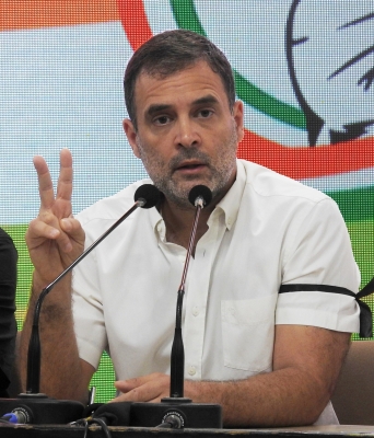 कांग्रेस अध्यक्ष पद की चुनाव प्रक्रिया इसी महीने शुरू, राहुल पर कोई स्पष्टता नहीं कांग्रेस अध्यक्ष पद की चुनाव प्रक्रिया इसी महीने शुरू, राहुल पर कोई स्पष्टता नहीं