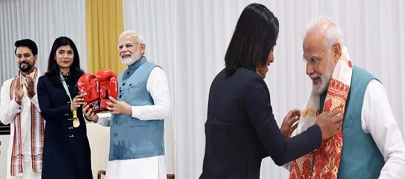 निकहत ने प्रधानमंत्री मोदी को मुक्केबाजी दस्ताने और हिमा ने पारंपरिक गमछा भेंट किया