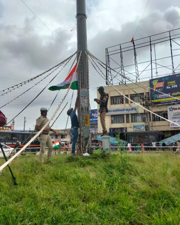 कर्नाटक: शिमोगा में सावरकर और टीपू सुल्तान के नाम पर हिंसा, एक को चाकू मारा