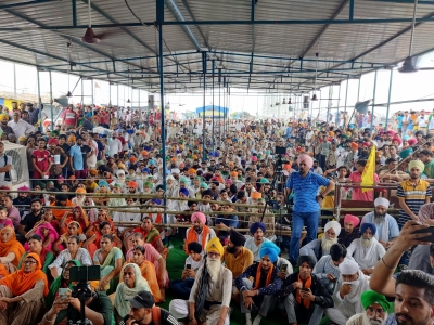 उप्र : लखीमपुर खीरी में किसानों का 75 घंटे का धरना शुरू उप्र : लखीमपुर खीरी में किसानों का 75 घंटे का धरना शुरू