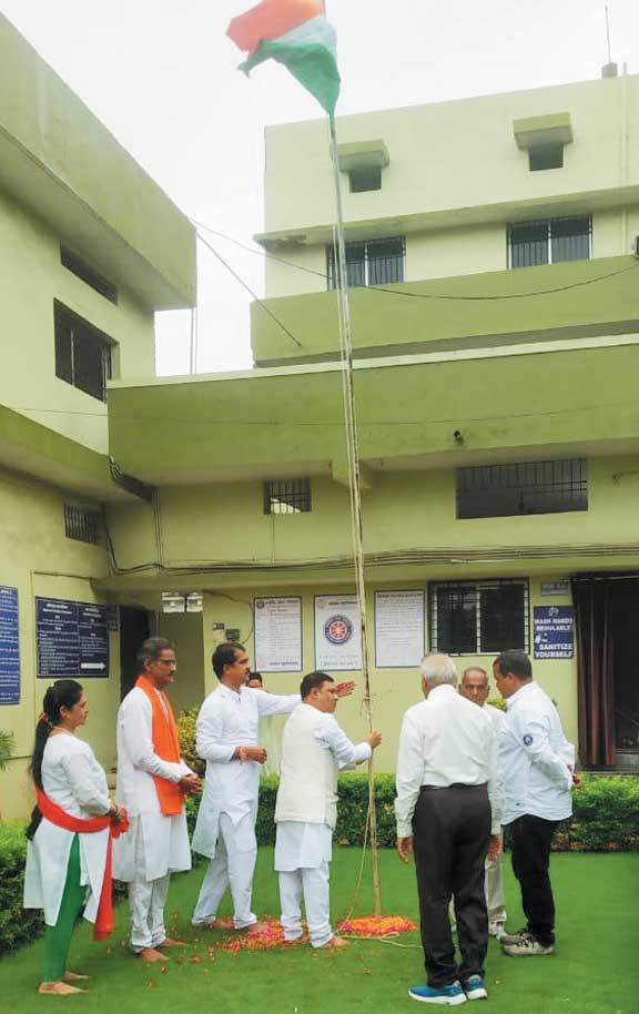 अग्रसेन महाविद्यालय में हुआ ध्वजारोहण