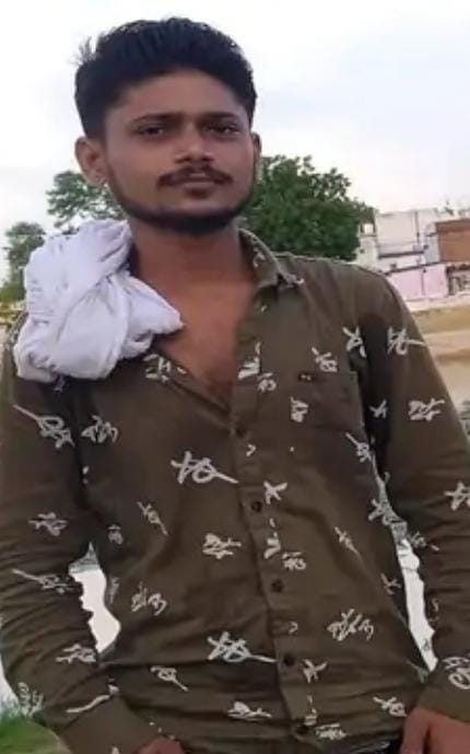 प्रेम विवाह के महीने बाद दबाववश पत्नी को अलग करने से परेशान युवक ने कर ली खुदकुशी प्रेम विवाह के महीने बाद दबाववश पत्नी को अलग करने से परेशान युवक ने कर ली खुदकुशी