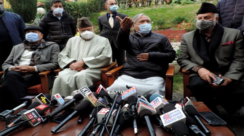 कश्मीर को अछूत क्यों बना रहे हैं?