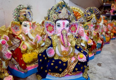 गोवा में कोविड मामलों के बीच गणेश चतुर्थी पर बढ़ती भीड़ को देखकर सरकार परेशान गोवा में कोविड मामलों के बीच गणेश चतुर्थी पर बढ़ती भीड़ को देखकर सरकार परेशान