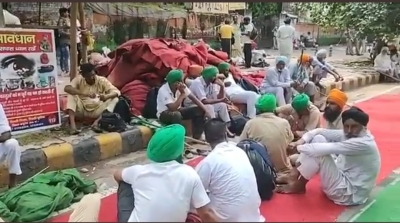 दिल्ली : महापंचायत में शामिल होने के लिए किसान पहुंचने लगे जंतर मंतर दिल्ली : महापंचायत में शामिल होने के लिए किसान पहुंचने लगे जंतर मंतर