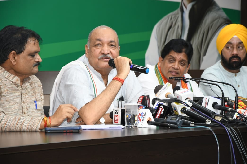 भाजपा ने 5 सौ रुपये बेरोजगारी भत्ता देने का वादा किया था, 15 साल में एक को भी नहीं मिला-चौबे भाजपा ने 5 सौ रुपये बेरोजगारी भत्ता देने का वादा किया था, 15 साल में एक को भी नहीं मिला-चौबे