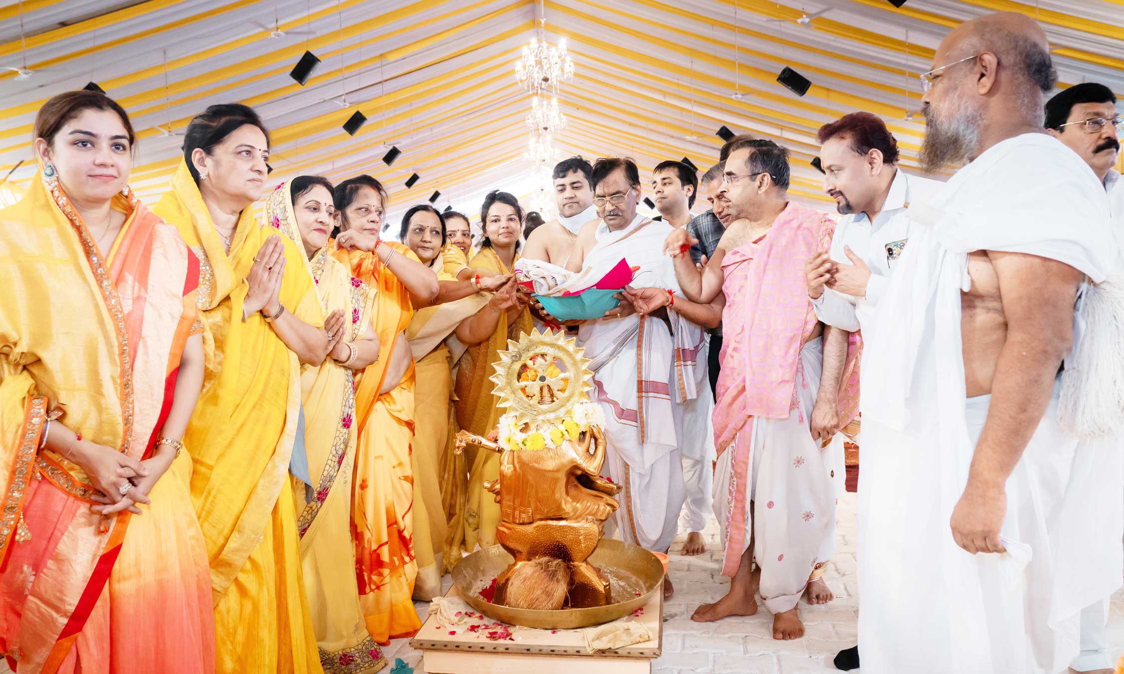 विद्यादायिनी माँ सरस्वती का हजारों ने किया अष्टप्रकारी महापूजन