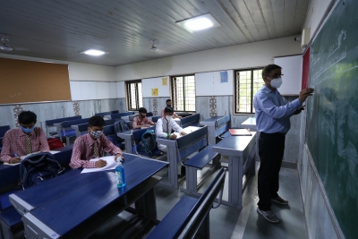 केरल की कक्षाओं में जेंडर न्यूट्रल सीटिंग अब नहीं केरल की कक्षाओं में जेंडर न्यूट्रल सीटिंग अब नहीं