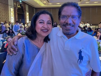 राधिका ने फ्रांस के चर्च में प्रसिद्ध निर्देशक भारतीराजा के लिए की प्रार्थना राधिका ने फ्रांस के चर्च में प्रसिद्ध निर्देशक भारतीराजा के लिए की प्रार्थना