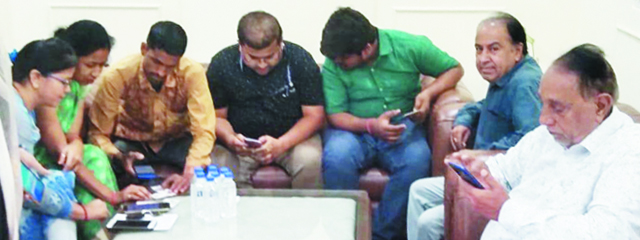 निर्वाचन आयोग और चेम्बर के तत्वाधान में वोटर आईडी अपडेट संग आधार लिंक कराने का शिविर