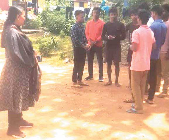 कलेक्टर ने किया ओडग़ी ब्लॉक के आश्रम छात्रवासों का निरीक्षण