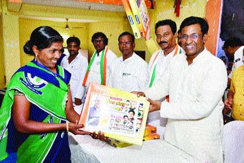 मुख्यमंत्री के जन्मदिन पर स्वच्छता दीदियों का सम्मान