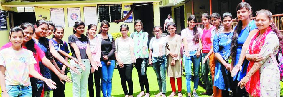 अग्रसेन महाविद्यालय में मेहंदी- व्यंजन स्पर्धा 