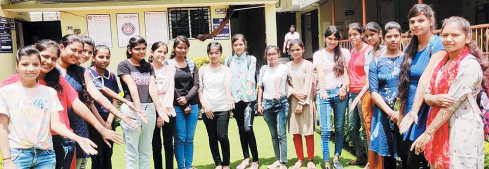 अग्रसेन महाविद्यालय में मेहंदी- व्यंजन स्पर्धा