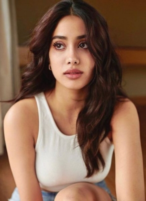 जान्हवी कपूर ने बहन खुशी के साथ 'टीचर-टीचर' खेलना याद किया