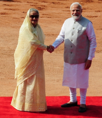 पीएम मोदी की शेख हसीना से मुलाकात, कई मुद्दों पर हो सकती है चर्चा पीएम मोदी की शेख हसीना से मुलाकात, कई मुद्दों पर हो सकती है चर्चा