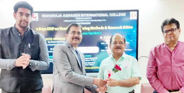 मैक में दो दिवसीय टीचिंग लर्र्निंग मेथड पर कार्यशाला