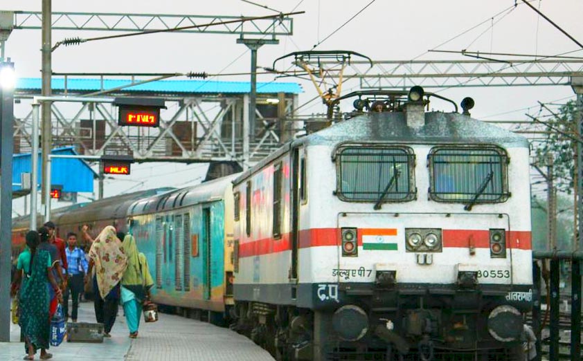 17 डिब्बे अलग हो गए, मालगाड़ी पहुंच गई चांपा