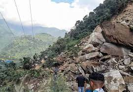 नेपाल में भूस्खलन में 17 लोगों की मौत नेपाल में भूस्खलन में 17 लोगों की मौत